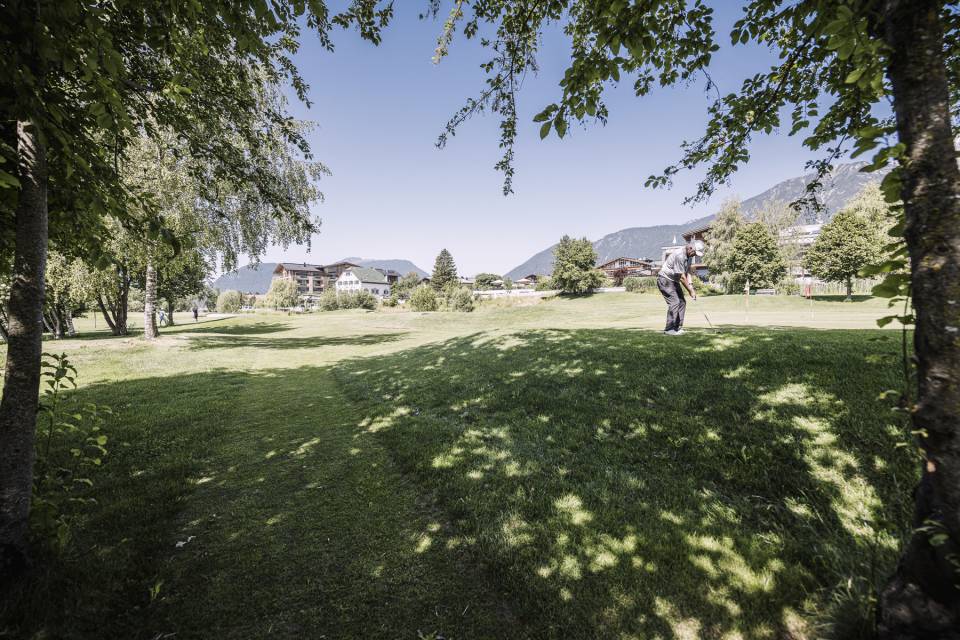 27-Loch Golfplatz: Direkt beim Resort - Alpenresort Schwarz