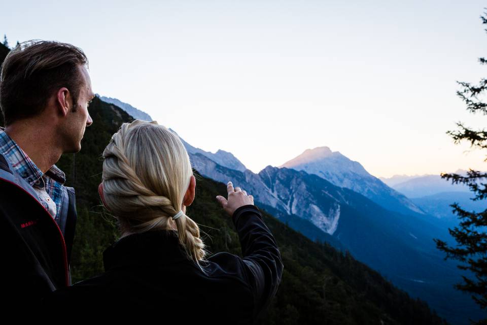 Sonnenaufgang über den Tiroler Alpen