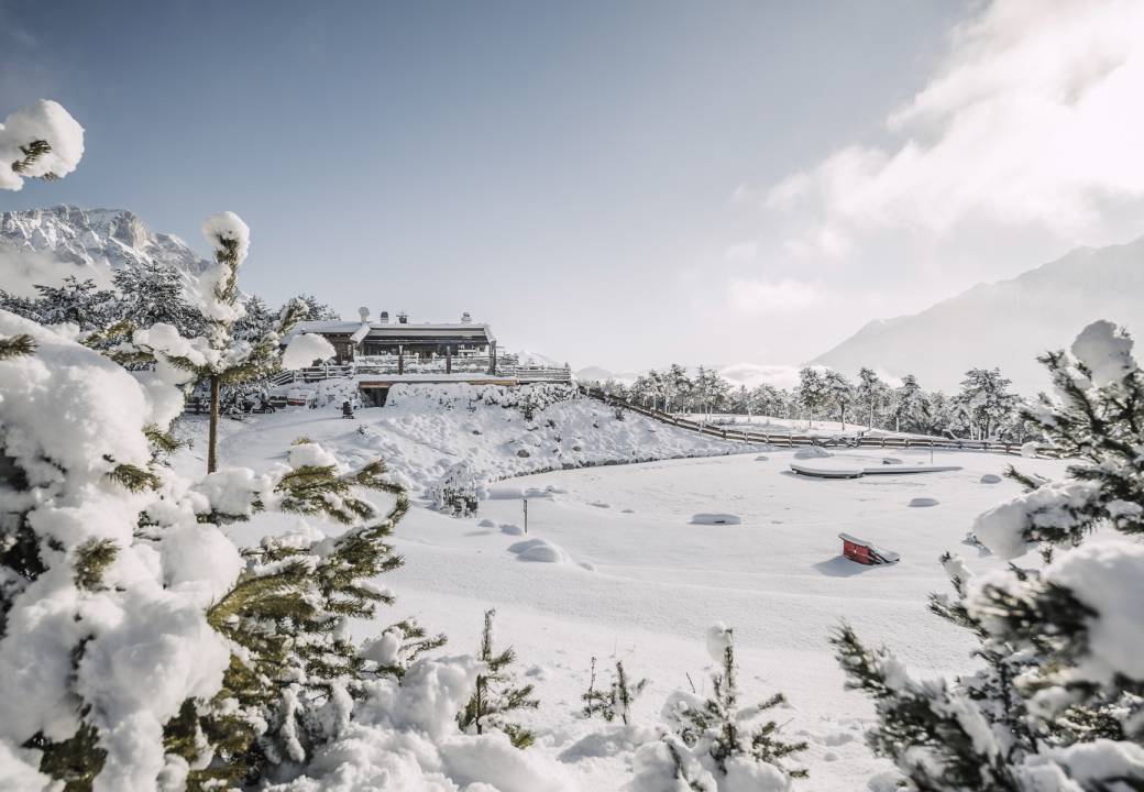 Verschneite Stöttlalm in Tirol