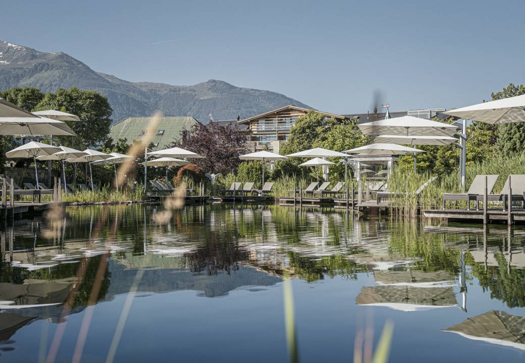 Naturbadesee im Alpenresort Schwarz in Tirol