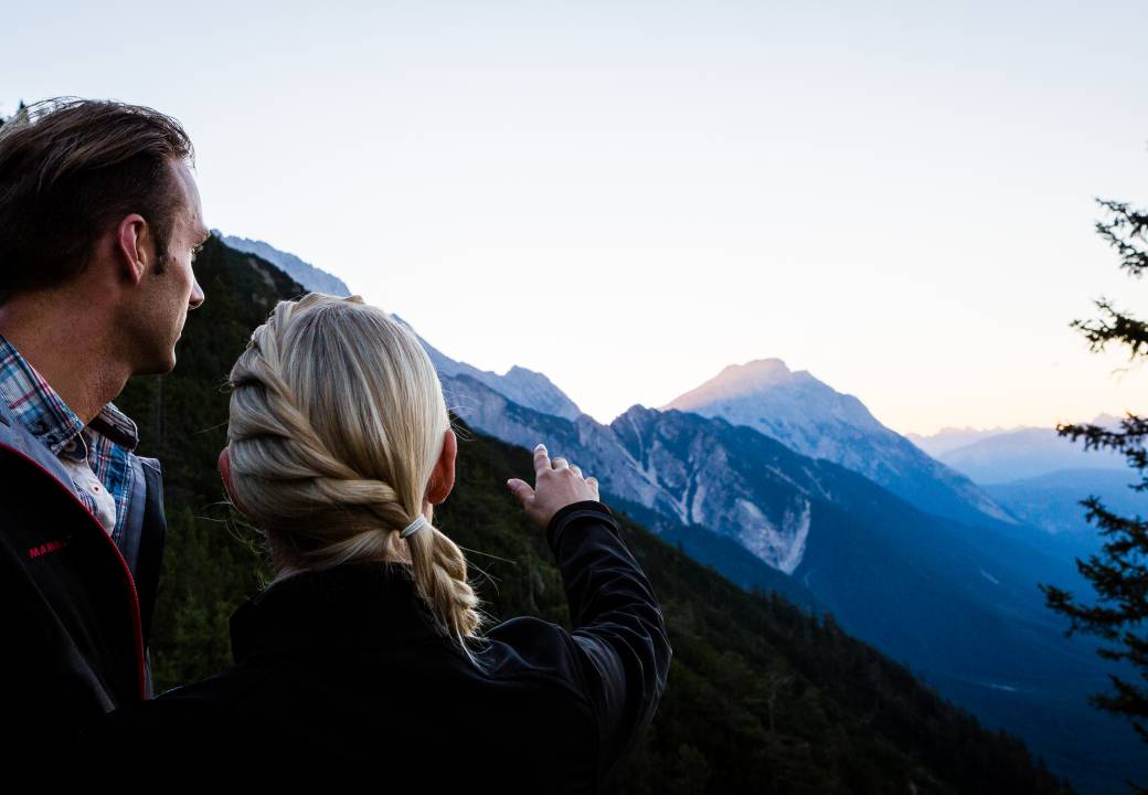 Sonnenaufgang über den Tiroler Alpen