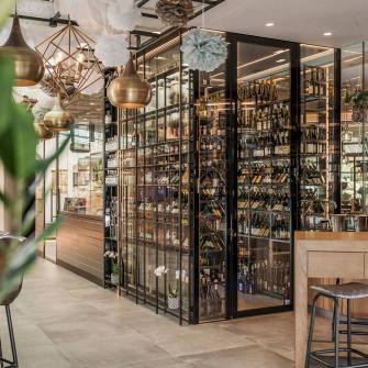 Weinschrank im Alpenresort Schwarz in Tirol