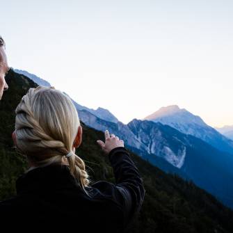 Sonnenaufgang über den Tiroler Alpen