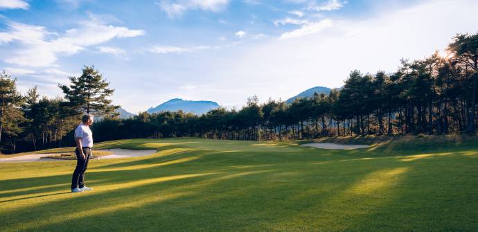 Golfer auf 27-Loch-Golfplatz in Tirol